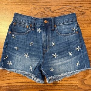 Madewell Jean Shorts w/ White Flower Embroidery